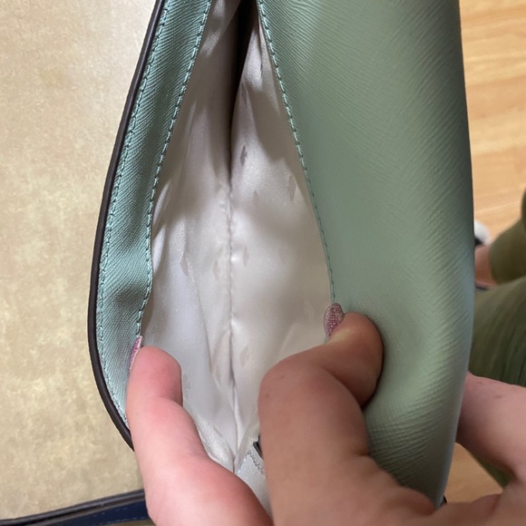 Kate Spade crossbody bag. - Picture 3 of 3